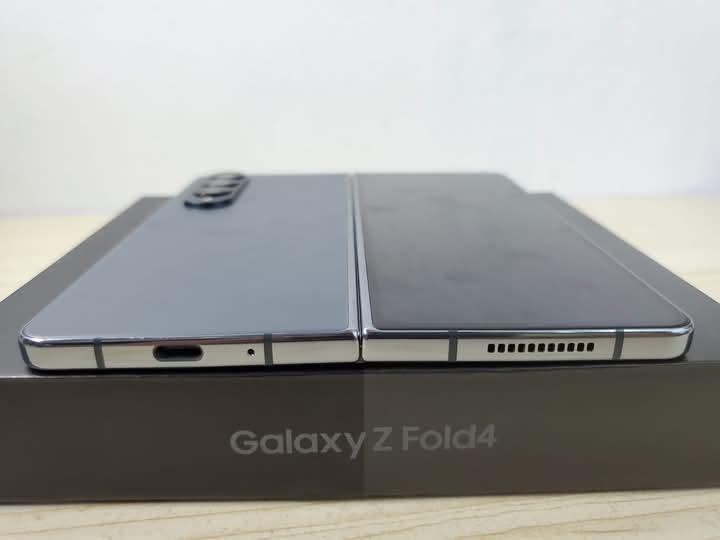 Galaxy Z Fold 4 มือสอง มีตำหนิเล็กน้อย 6