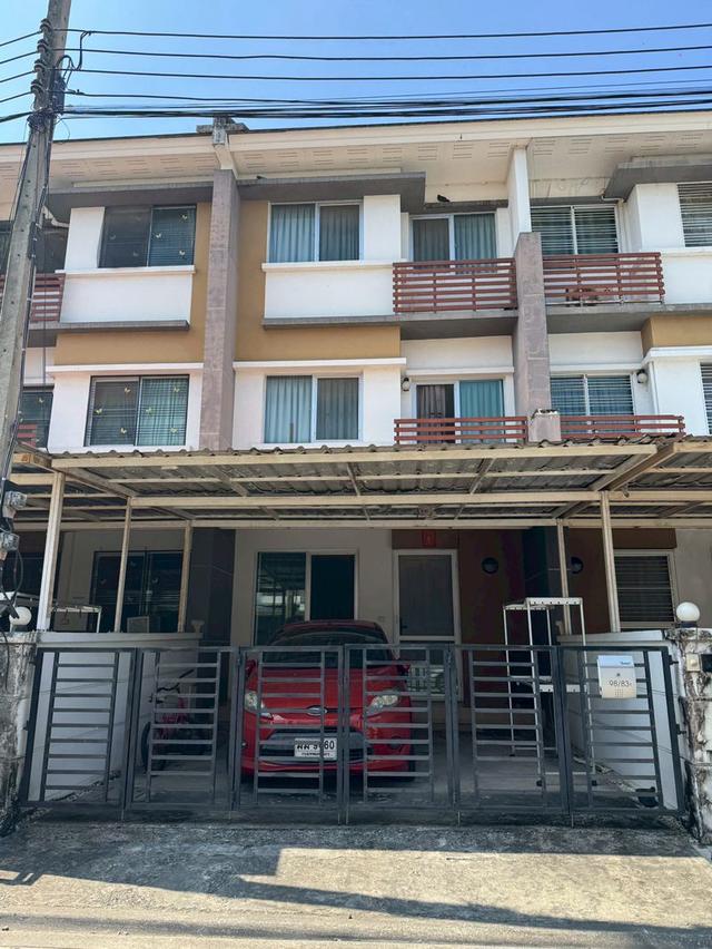 ขายทาวน์เฮาส์ 3 ชั้น เนื้อที่ 20 ตร.วา หมู่บ้านทาวน์พลัส อ่อนนุช แขวงลาดกระบัง เขตลาดกระบัง กรุงเทพมหานคร 1