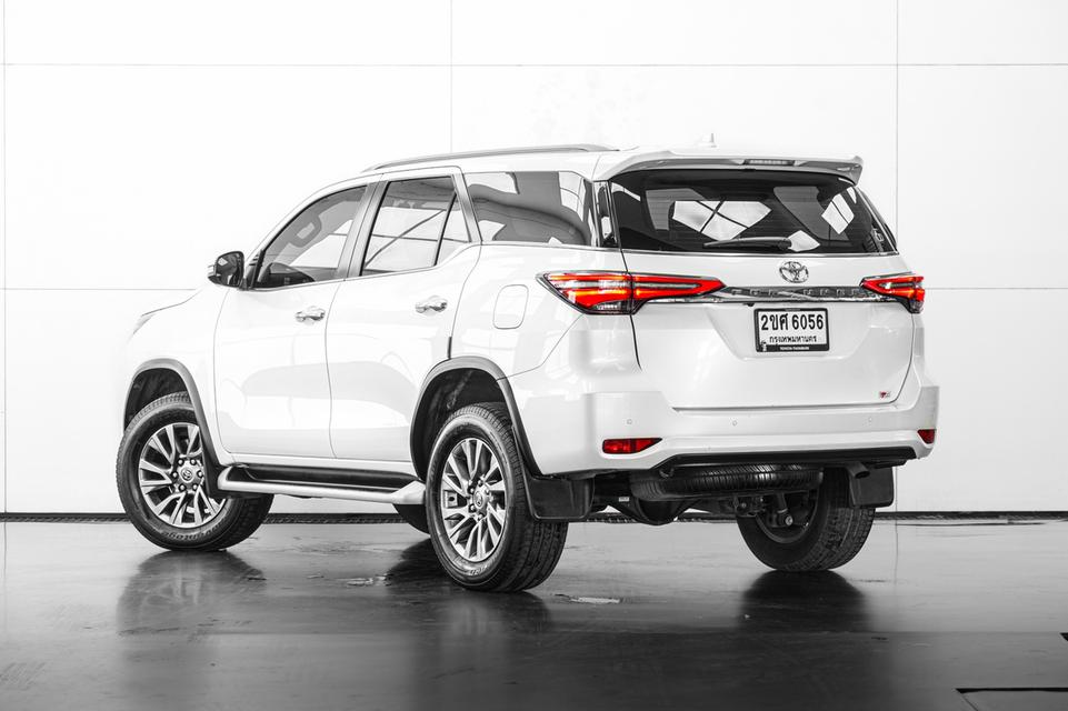 2022 TOYOTA FORTUNER 2.4 V 2WD (MNC) สีขาว เลขไมล์ 75642 กม.