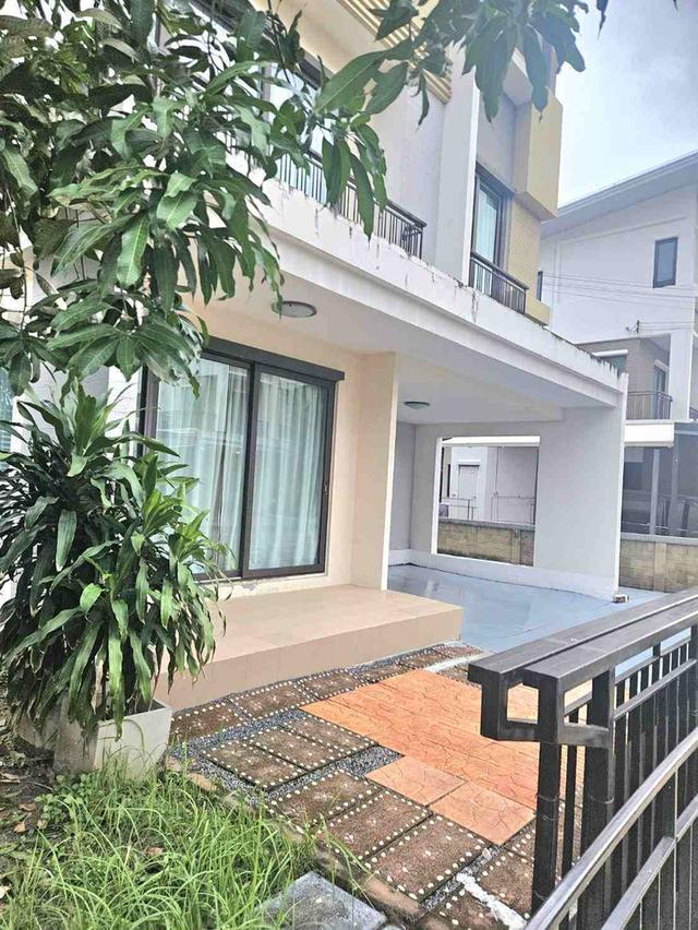 B1034 ให้เช่าบ้านเดี่ยว 3ชั้น หมู่บ้านโกลเด้น เพรสทีจ วัชรพล ถนนสุขาภิบาล5 2