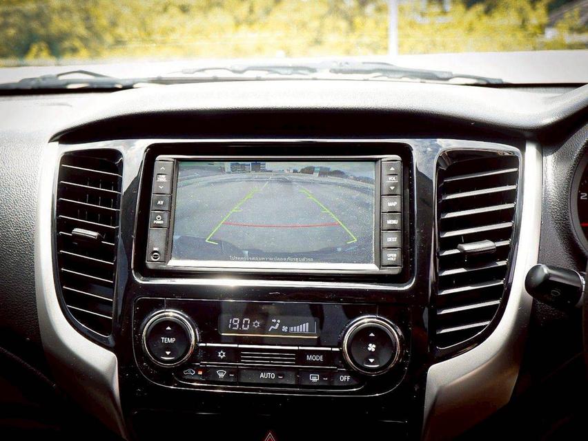 Mitsubishi Triton Megacab 2.4 GLS Limited Plus เกียร์ M/T สีบรอนซ์เทา ปี 2015 17