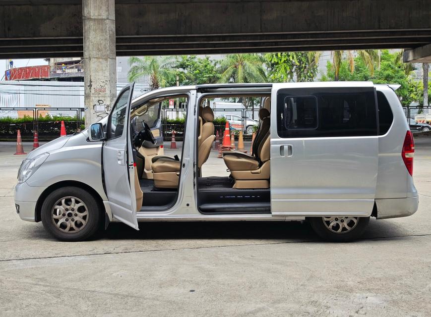 Hyundai H-1 2.5 Maesto Executive ปี 2010 4