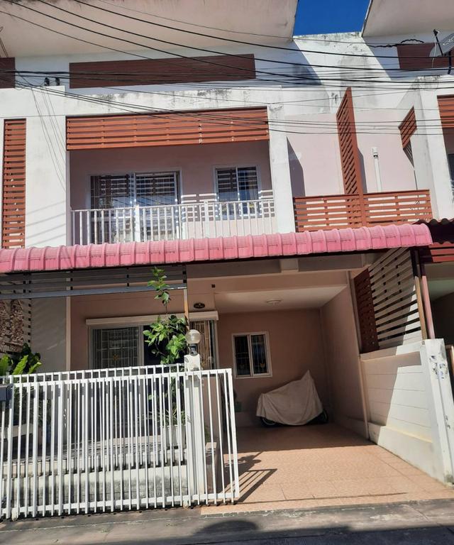 บ้านทรายแก้วบ่อวิน 331 ทาวเฮ้าน์ 2ชั้น 3นอน 2น้ำ 1จอดรด 1