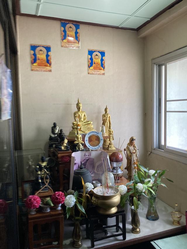 ขายตึกด่วน 3 ชั้น ทำเลทอง เหมาะสำหรับทำธุรกิจ จากถนนใหญ่ ปากซอยนวมินทร์ 68 (ธนะสิน) เข้าเพียง 700 ทำเลทอง ห้องมุม ราคา5.5 ล้านบาท 16