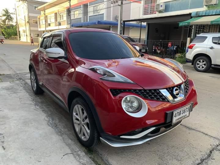 Nissan Juke สีแดง