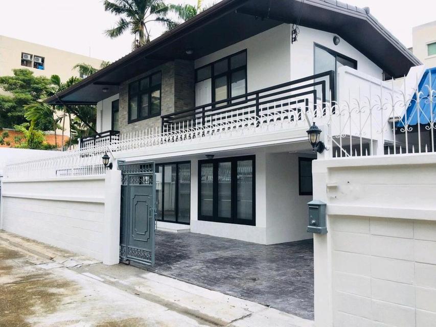 MHR243 ให้เช่าบ้านเดี่ยวหลังมุม ทำโฮมออฟฟิศจดทะเบียนบริษัทได้ ซอยลาดพร้าว 48 ทะลุออกสุทธิสาร-รัชดาภิเษกได้ จอดรถในบ้านได้มากถึง 7 คัน 1