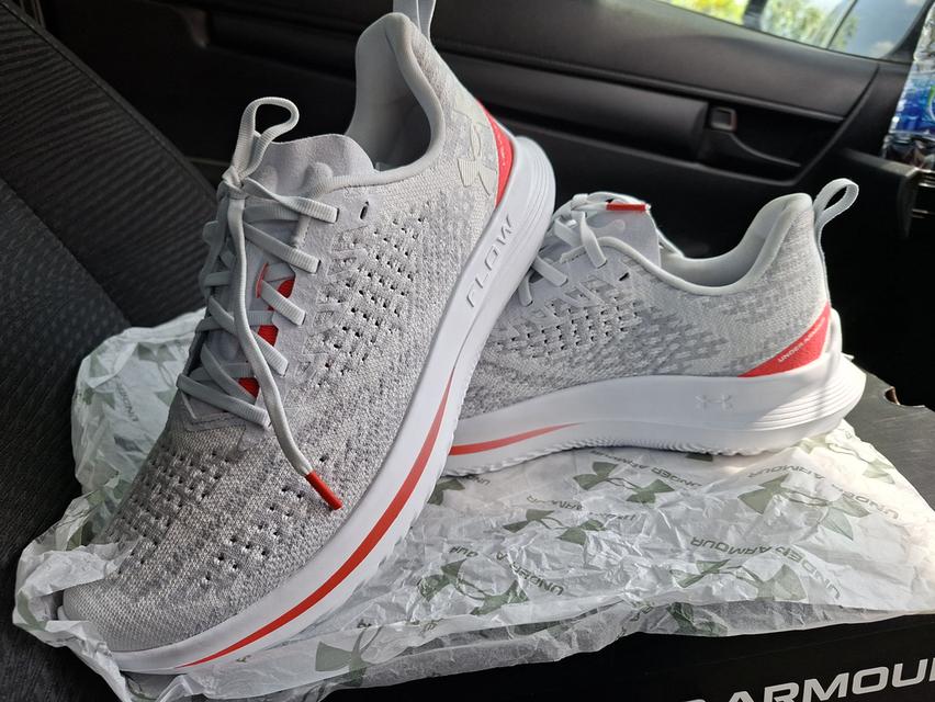 รองเท้า UNDER ARMOUR