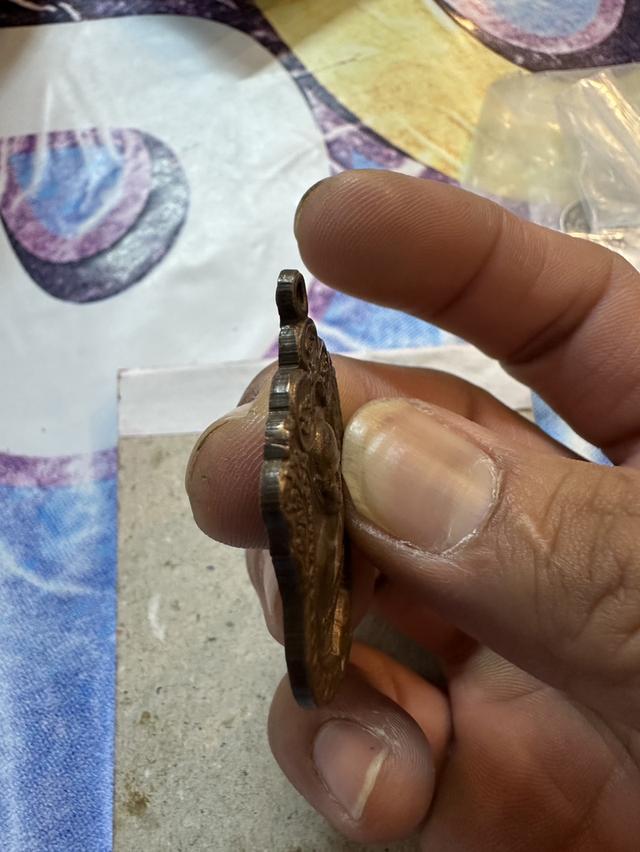 เหรียญเลื่อนสมณศักดิ์หลวงพ่อเงินสภาพเดิมๆสวยดาราเลยครับผม 7