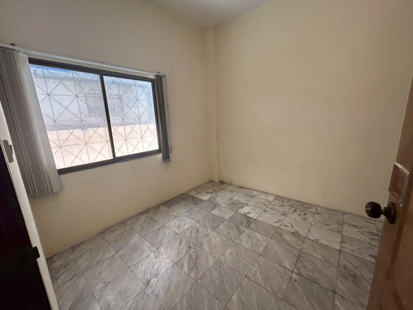 ขายโฮมออฟฟิศ 4 ชั้น ซอยกรุงเทพกรีฑา 15 ทำเลดี ใกล้ทางด่วนและรร.นานาชาติ 5