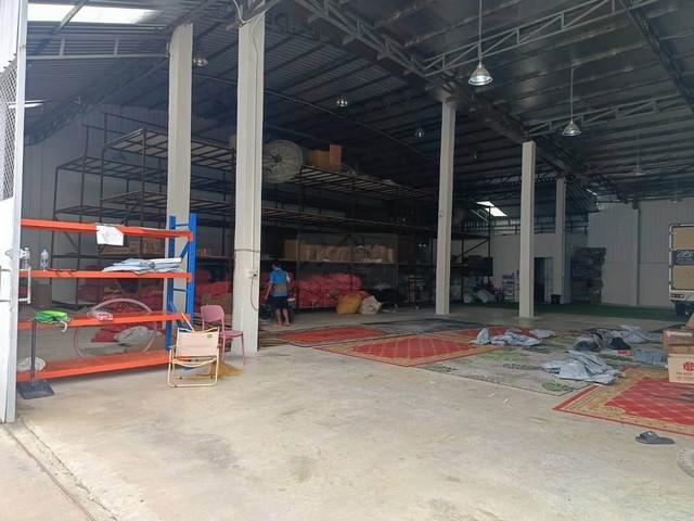 ให้เช่าโกดัง 550 ตรม.ซอยนวลจันทร์ 21 พร้อมออฟฟิศ และห้องน้ำในตัว รถเทรลเลอร์เข้าออกได้ ใกล้เลียบด่วน