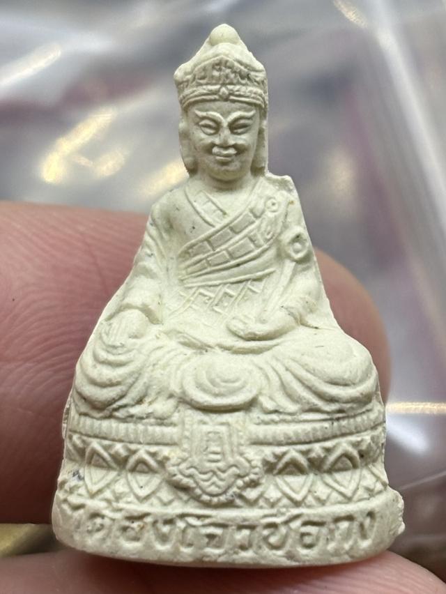 พระผงรูปเหมือน ไต้ฮงโจวซือกง ฉลองครบ ๘๐ พรรษา ญสส. วัดบวรนิเวศวิหาร พ.ศ.๒๕๓๓ ซองเดิม สวยครับ