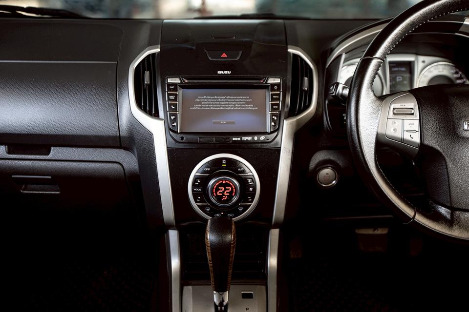 Isuzu Mu-X 3.0 DVD Navi สีขาว ปี 2015  15
