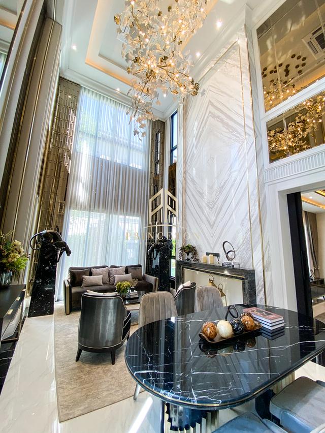 บ้านเดี่ยวสุดหรู Cinq Royal Krungthep Kreetha พร้อมสระว่ายน้ำส่วนตัว