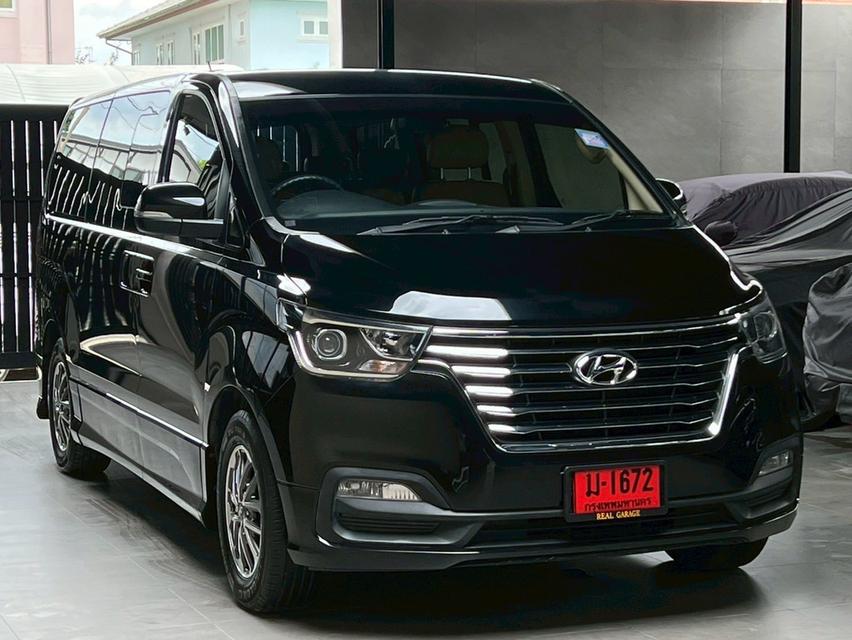 Hyundai H-1 2.5 Touring Van