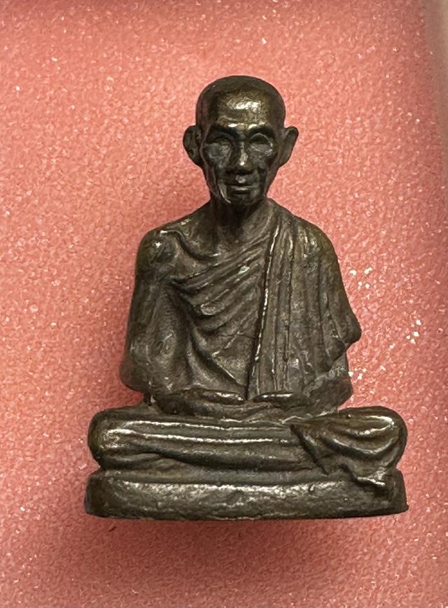 รูปหล่อหลวงปู่เกษม เนื้อนวะโละ