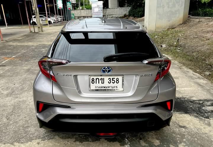 Toyota CHR สีเทาสวย 2