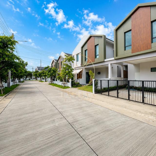 ขายด่วน บ้านแฝด 2 ชั้น รีโนเวทใหม่ หลังริม หมู่บ้านธนาวิลเลจ วงแหวน-ปิ่นเกล้า เนื้อที่ 43.4 ตร.ว 2