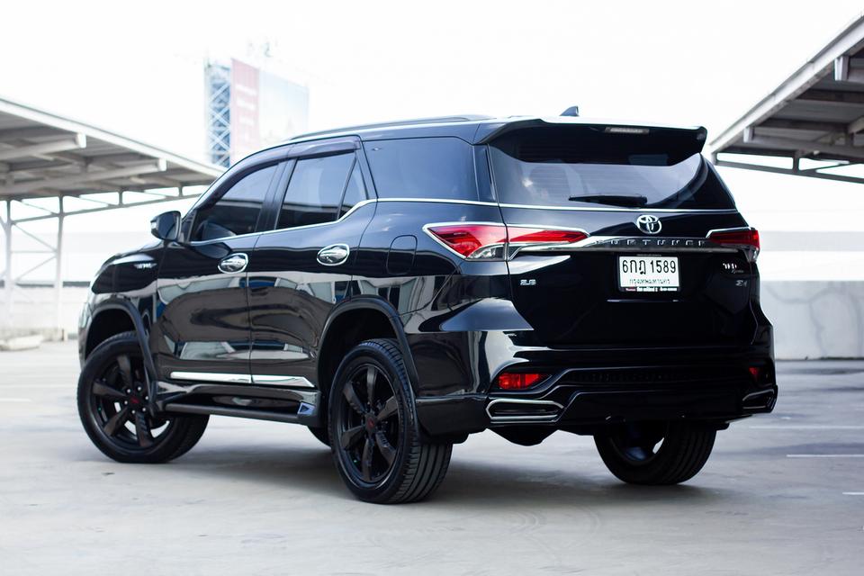 TOYOTA Fortuner TRD Sportivo 2.8 [4x4] Blacktop 12