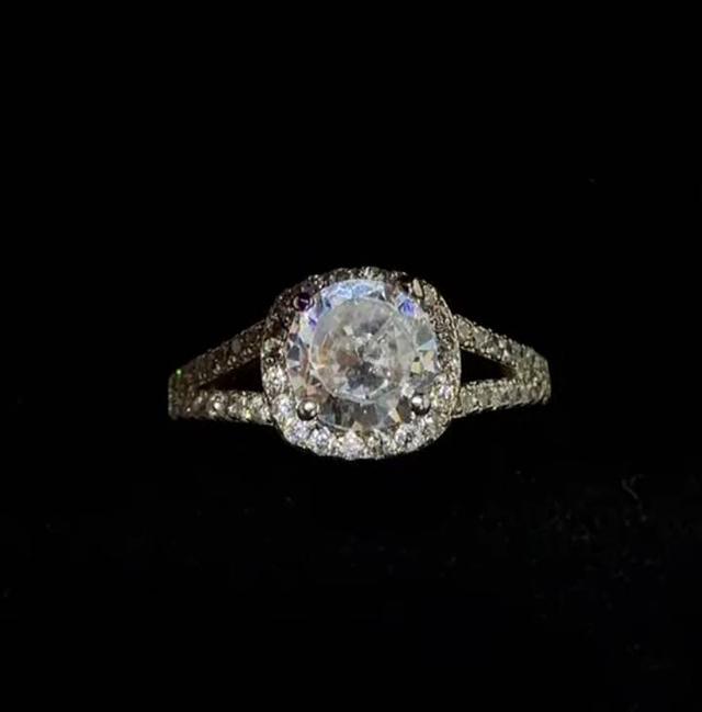 แหวนเพชรแท้ เพชรคัดสรรอย่างพิถีพิถัน ดีไซน์โดดเด่น งานผีมือละเอียดประณีต พร้อมใบรับรอง-ปุอามี่ Diamond Lap Rama2 (083-2469526)