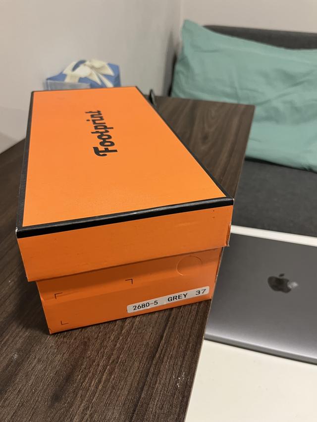 Gray sparkling shoe.:. รูปที่ 3