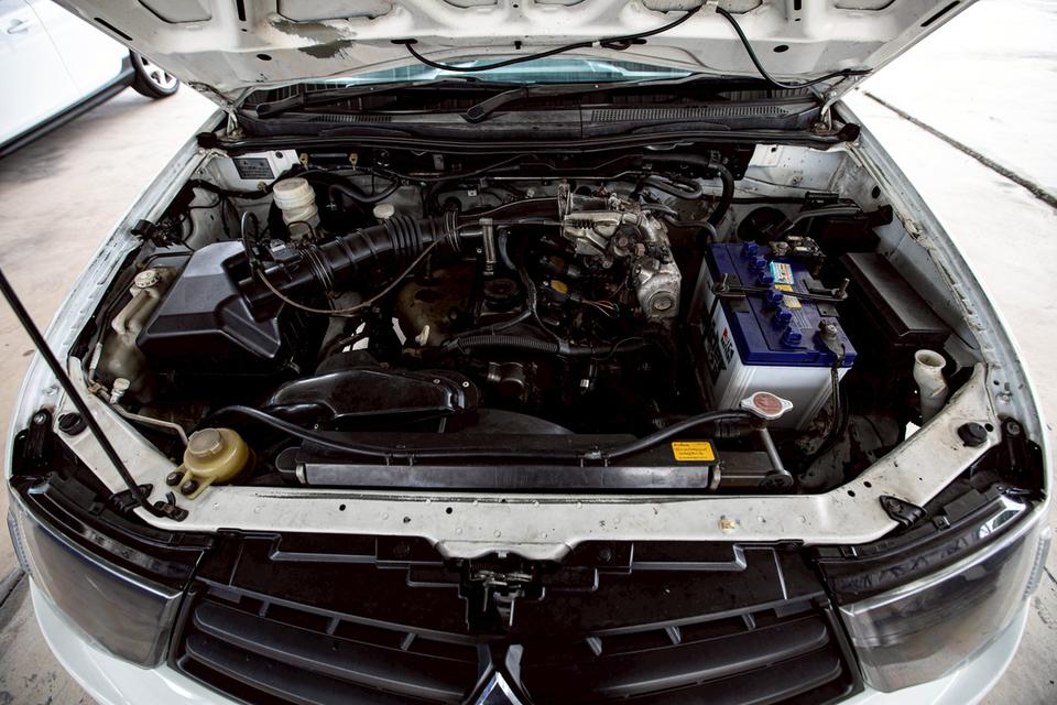 Mitsubishi Triton SingleCab 2.4 GL ปี 2010 เบนซิล สีขาว เกียร์ธรรมดา 12