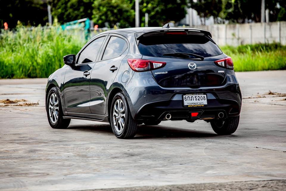 Mazda2 1.5 XD Highplus Sport ปี 2017 ดีเซล รุ่นท๊อป สีเทา มือเดียวป้ายแดง 8