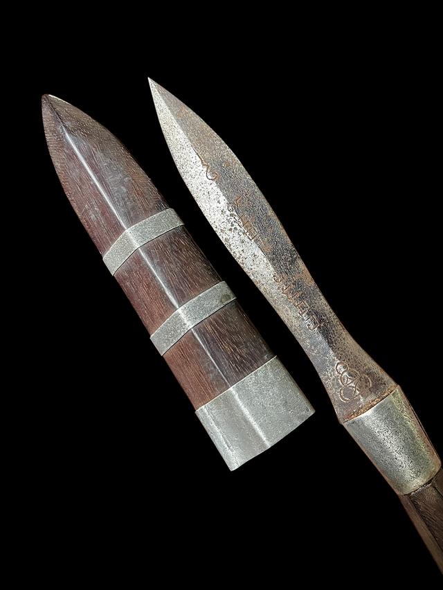 มีดหมอหลวงพ่อรุ่งวัดหนองสีนวล นครสวรรค์ ไม้พญางิ้วดำ ยุคต้น