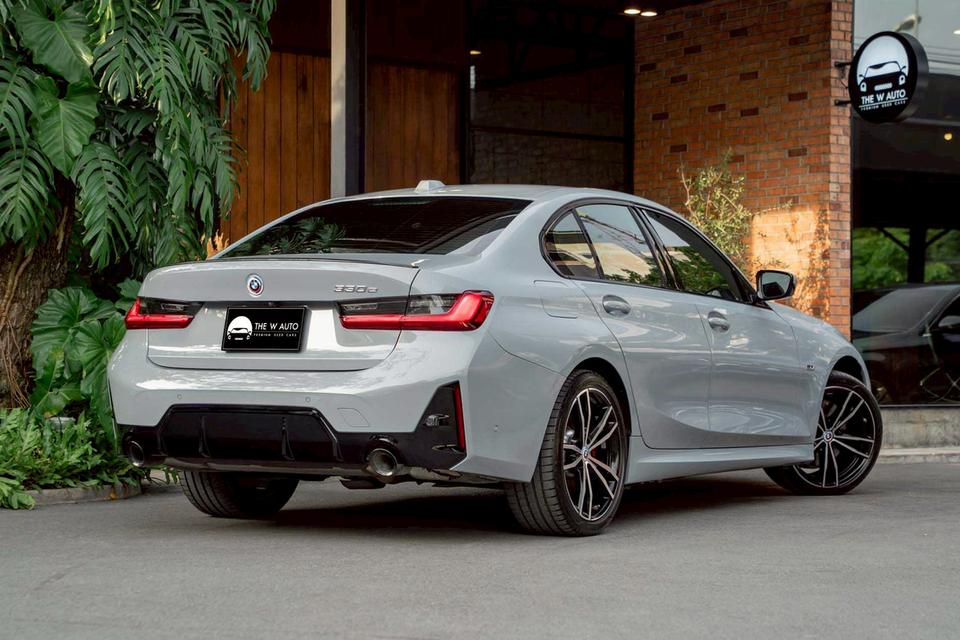 BMW 330e M Sport Plug-in Hybrid LCI ปี 2023 🩶เข้าแล้ว สีพิเศษ “Brooklyn Grey!” พร้อม BSI & Warranty 3 ปีเต็ม🩶