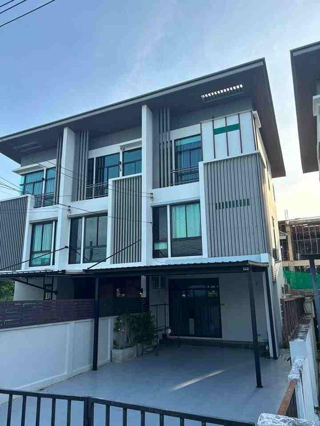 B1009  ให้เช่าทาวน์โฮมหลังมุม โครงการ cozy ลาดพร้าว ถนนลาดพร้าววังหิน