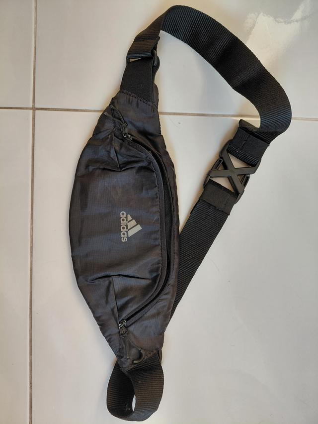 กระเป๋าคาดadidasแท้มือสองสภาพใหม่มาก