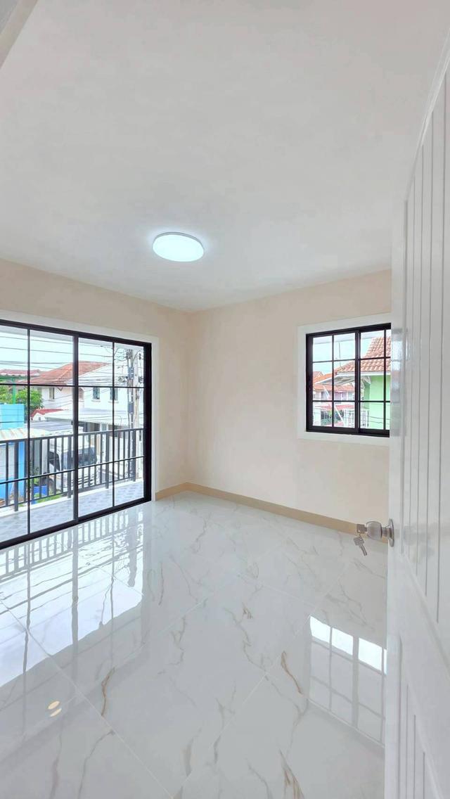 หมู่บ้านพฤกษา3  ถนนวัดลาดปลาดุก บางบัวทอง ทาวน์เฮาส์2 ชั้น  หลังมุม ติดถนนทั้ง 2 ด้าน ฝั่งหน้าบ้านและข้างบ้าน ตกแต่งใหม่ Minimal & Modern Style 18