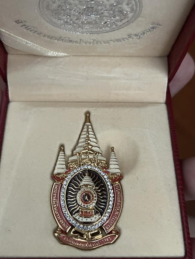 เข็มกลัดพร้อมกล่อง สภาพยังดี