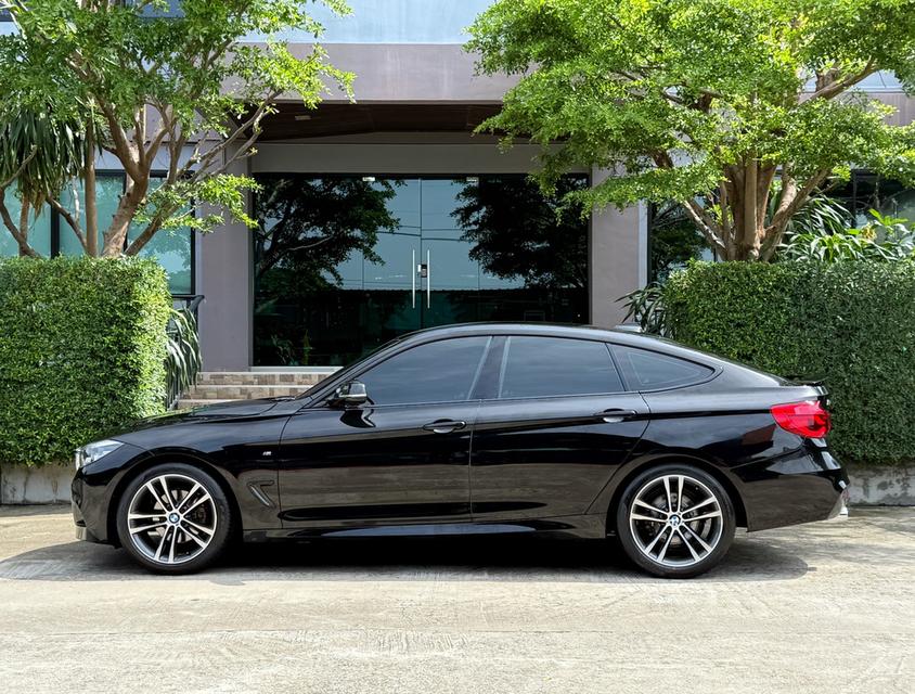 2020 BMW 320D GT MSPORT รถมือเดียวออกป้ายแดง รถวิ่งน้อย เข้าศูนย์ทุกระยะ ไม่เคยมีอุบัติเหตุครับ