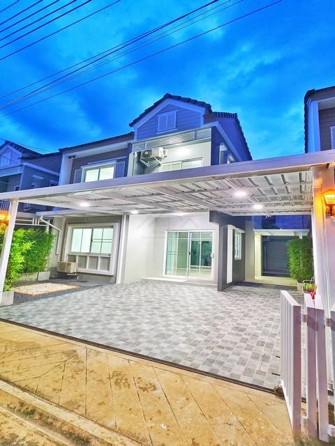 ให้เช่าบ้านแฝด 2 ชั้น 3 ห้องนอน หมู่บ้านเดอะ วิลเลจ เอ็กซ์คลูซีฟ บางนา กม.10 พร้อมอยู่ ใกล้เมกะบางนา 1