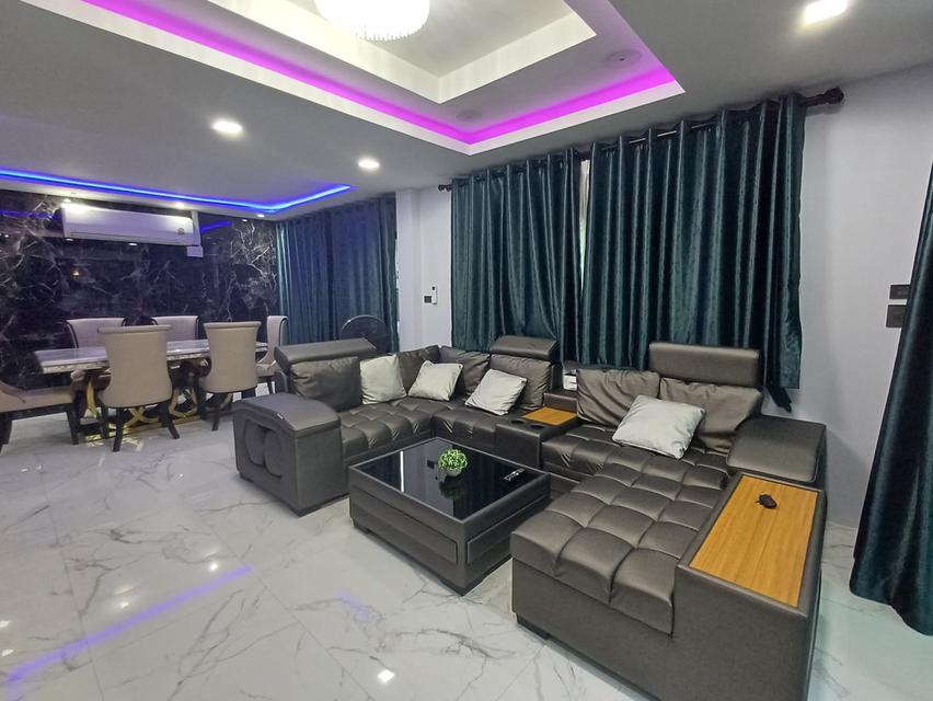 🏡✨ ด่วน! ราคาต่อรองได้! ให้เช่าบ้านเดี่ยว 64 ตร.ว. (200 ตร.ม.) หมู่บ้านฐานทอง 4 นอน + 1 ทำงาน รีโนเวทใหม่! ใกล้ Mega Bangna / สวนหลวง ร.9 👑 2