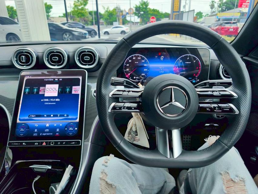 รหัสรถ KPV6941 2024(ยังไม่จดทะเบียน) BENZ C220d AMG LINE สีขาว