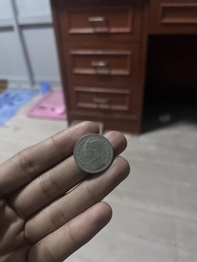 เหรียญ 1 บาท ปี2520 30000บาท