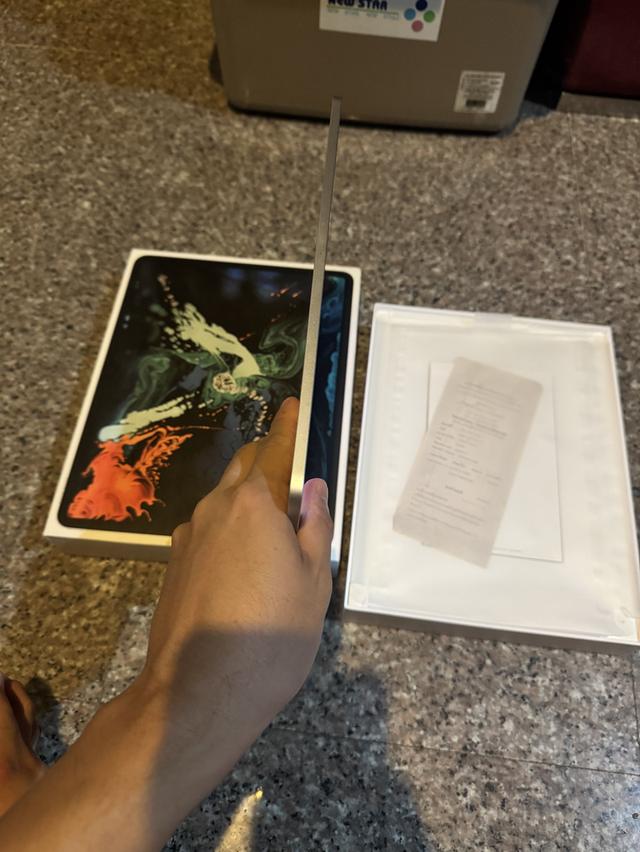 ขายๆๆๆถูกๆๆiPadPro12.9สีหายากSilver256กิ๊กWifi Only มีกล่องอีมี่ตรงการใช้งานดีเยี่ยม100%ทุกๆฟังชั่นรีสโตได้ตลอดไม่มีติดไอคราวModel TH/A ( จอไม่เหลืองห 5