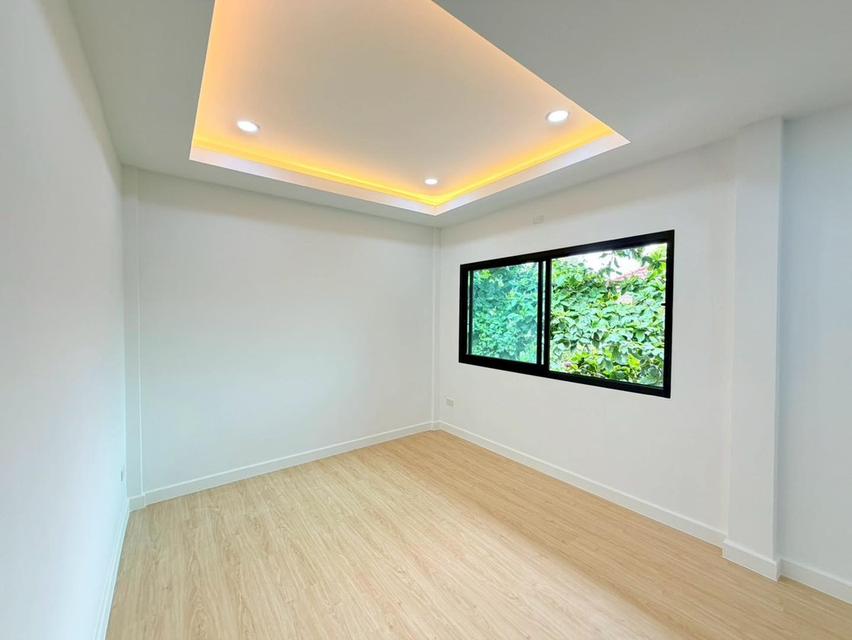 หมู่บ้านรัตนาวลัย ถนนวิภาวดี-รังสิต 11