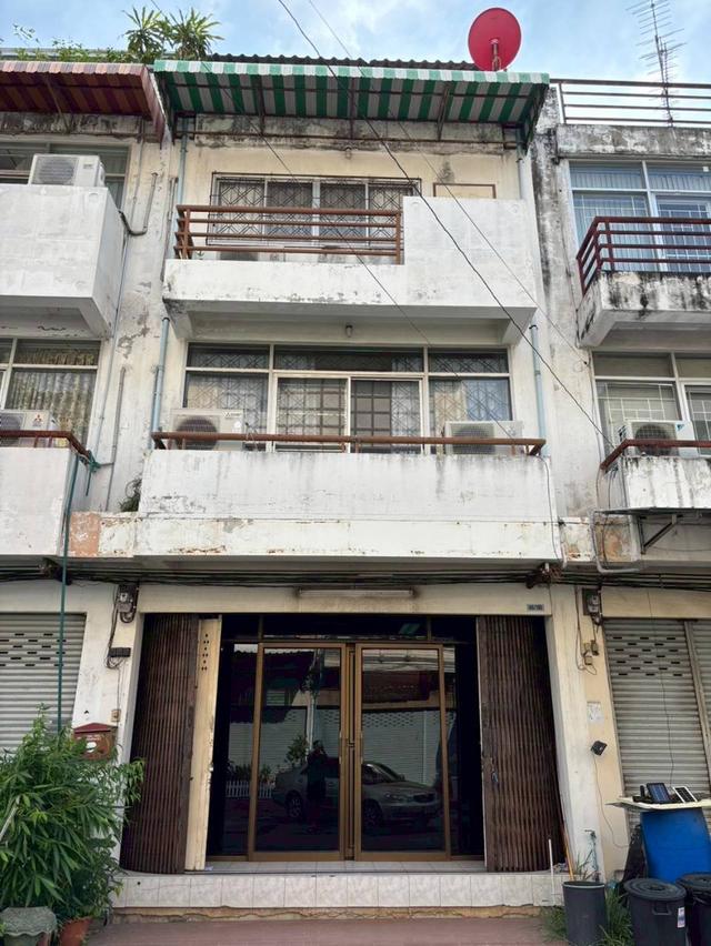 โฮมออฟฟิศ 4 ชั้น ใกล้รถไฟฟ้า ราคาพิเศษ กู้ได้เต็ม 2 ห้องนอน 4 ห้องน้ำ 1