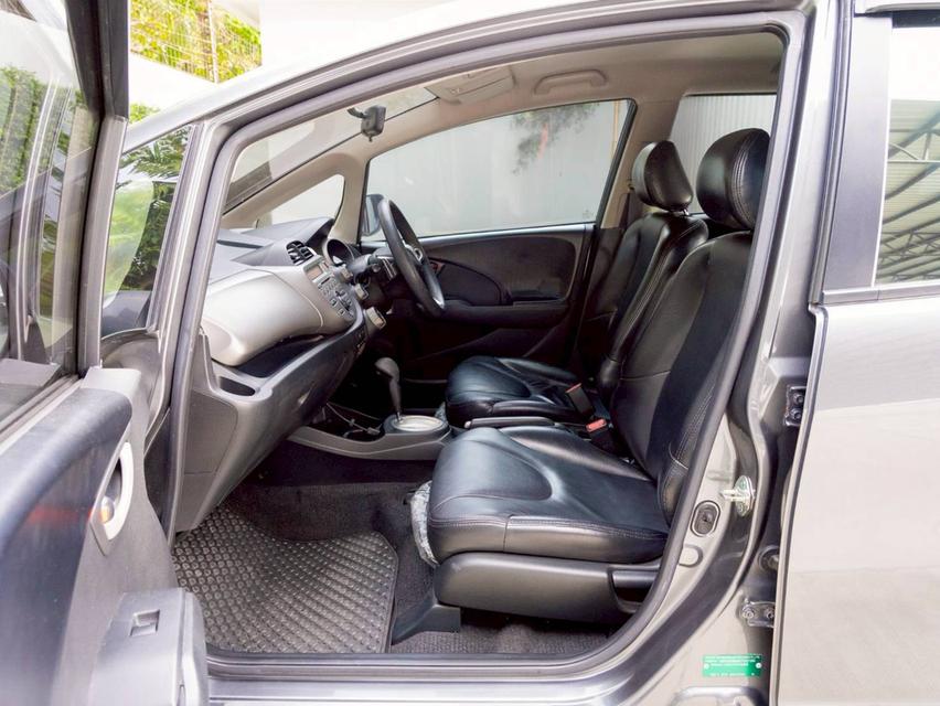 Honda jazz 1.5SV ปี 2012 ♨️ #ประกันเครื่องเกียร์3ปี3หมื่นkm♨️ 17