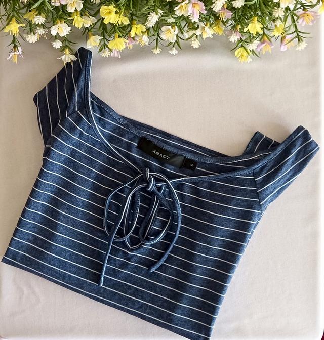 เสื้อผ้ายืดสีน้ำเงิน คอกลมผูกโบว์