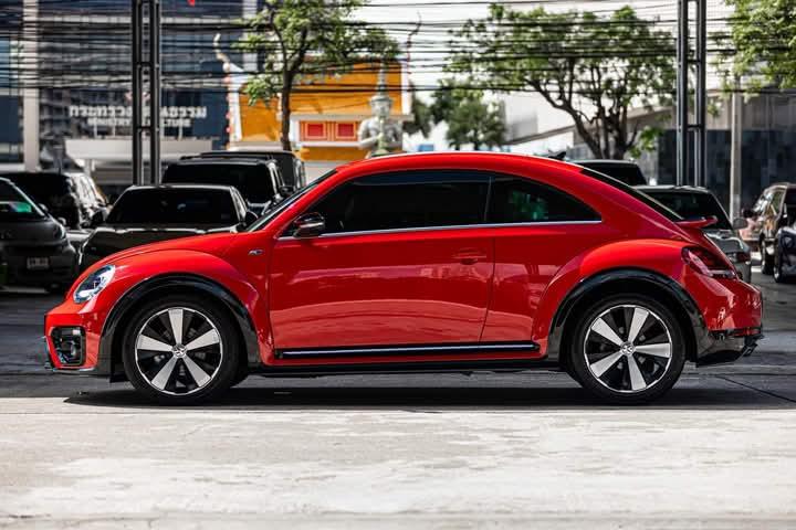 Volkswagen Beetle สีแดง 3