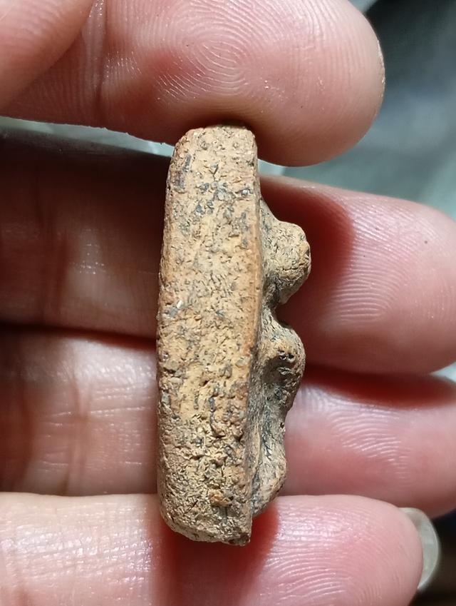 เปิด พระขุนแผนบ้านกร่าง พรายคู่ตัดเดียว พิมพ์เศียรกลมพอมีหน้าตา ชอบทักได้ครับ รูปที่ 7