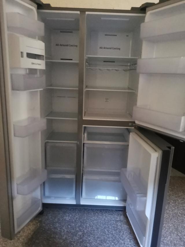 ตู้เย็น​ 22.8Q ​รุ่น​RS63R5581SL​ ​3​ ประตู​ เป็นตู้ใหม่ไม่เคยใช้งาน​ ซื้อมา​ วันที่​ 22/11/68​ เป็นสินค้าตัวโชว์​ อยู่นนทบุรี​ สนใจ​ โทร​0813355042 6