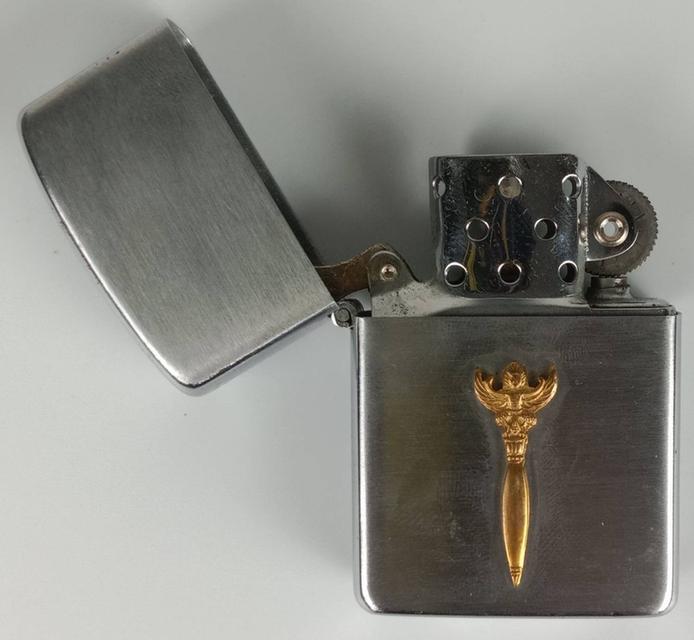 642.ไฟแช็คที่ระลึกของจอมพลสฤษดิ์ ธนะรัชต์ ในวันที่ 16 มิ.ย.2499 เก่าเก็บในกล่องเดิม ไม่ผ่านการใช้งาน รูปย่อยที่ 4