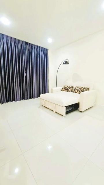 เฉลิมพระเกียรติร.9 ให้เช่าทาวน์โฮมพรีเมี่ยม 3ชั้น ชั้นลอย 18ตร.วา.ARLบ้านทับช้าง 900ม.220ตร.ม. 3นอน จัดเต็มเฟอร์ฯ รพ.สิร 3