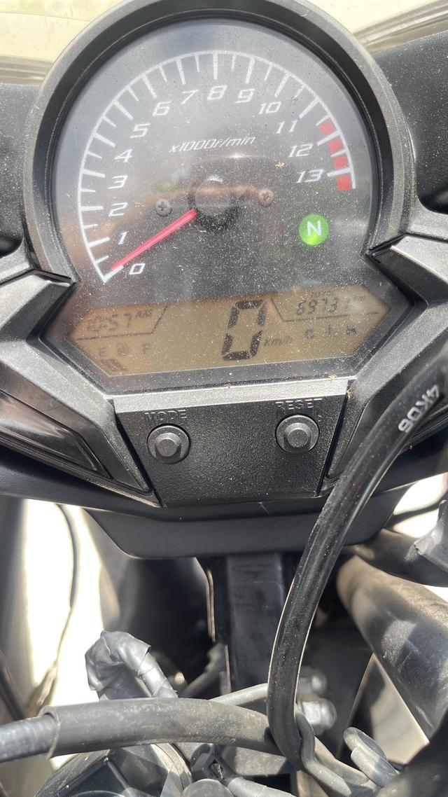 Honda CBR 150R 2014 4