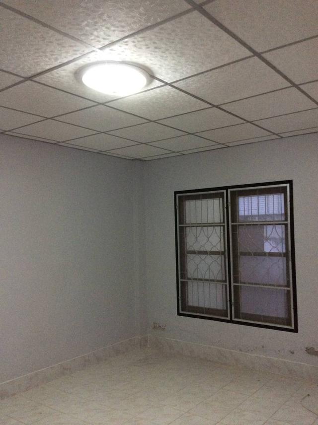 ขายทาวน์เฮ้าส์ 2 ชั้น 3 ห้องนอน 2 ห้องน้ำเนื้อที่ 19 ตารางวา หมู่บ้านสุวรรณวิลล่า ตำบลเสม็ด อำเภอเมืองชลบุร ีจังหวัดชลบุรี 4