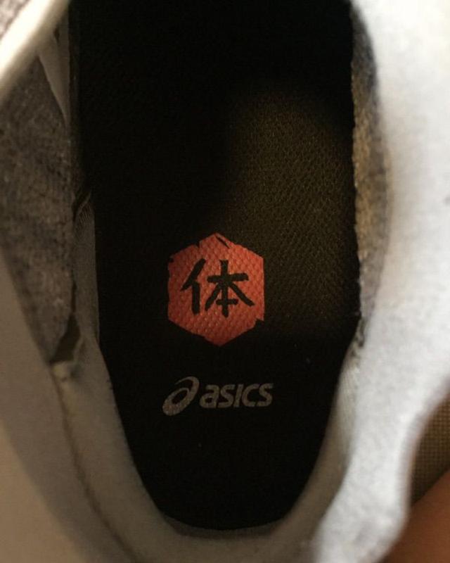 รองเท้าผ้าใบ Asics 4
